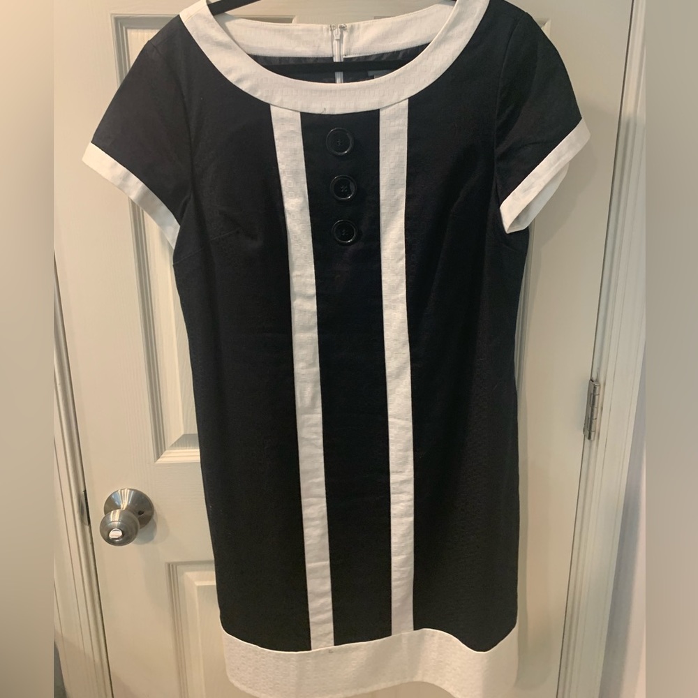 Ann Taylor black and white shift dress size 14